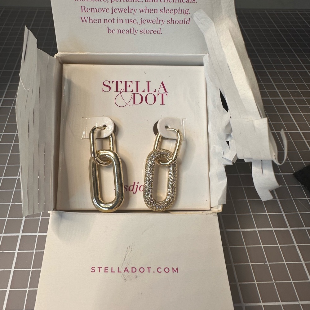 Stella & Dot Gold and Crystal Link Earrings
